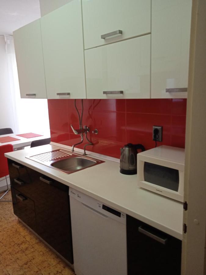 Blue Sky Apartment Pula Luaran gambar