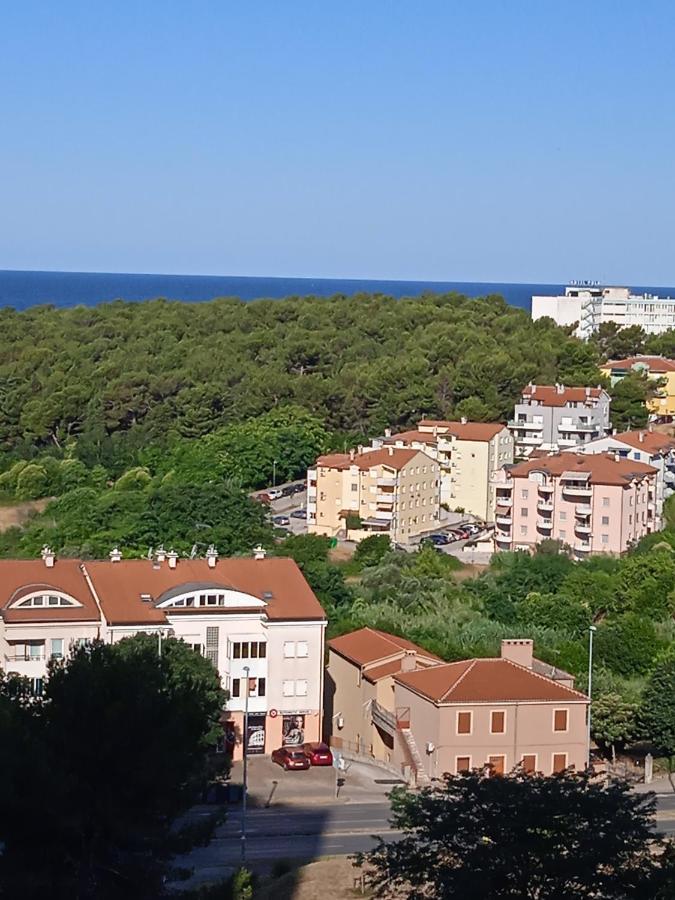 Blue Sky Apartment Pula Luaran gambar
